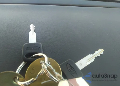 2003 Ford Crown Victoria Police z USA, uszkodzony, nr VIN 2FAHP71W33X176207